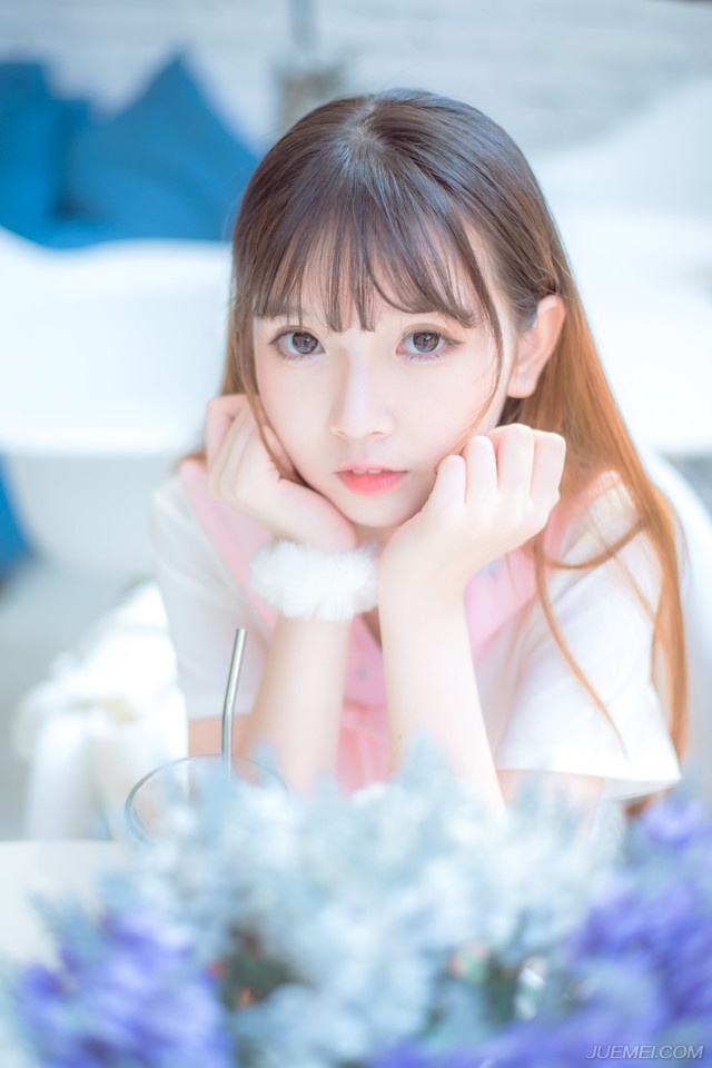 师兄妹恋，大概就是感觉多了一个爸爸疼爱自己那样，一直被他宠爱着照顾着。